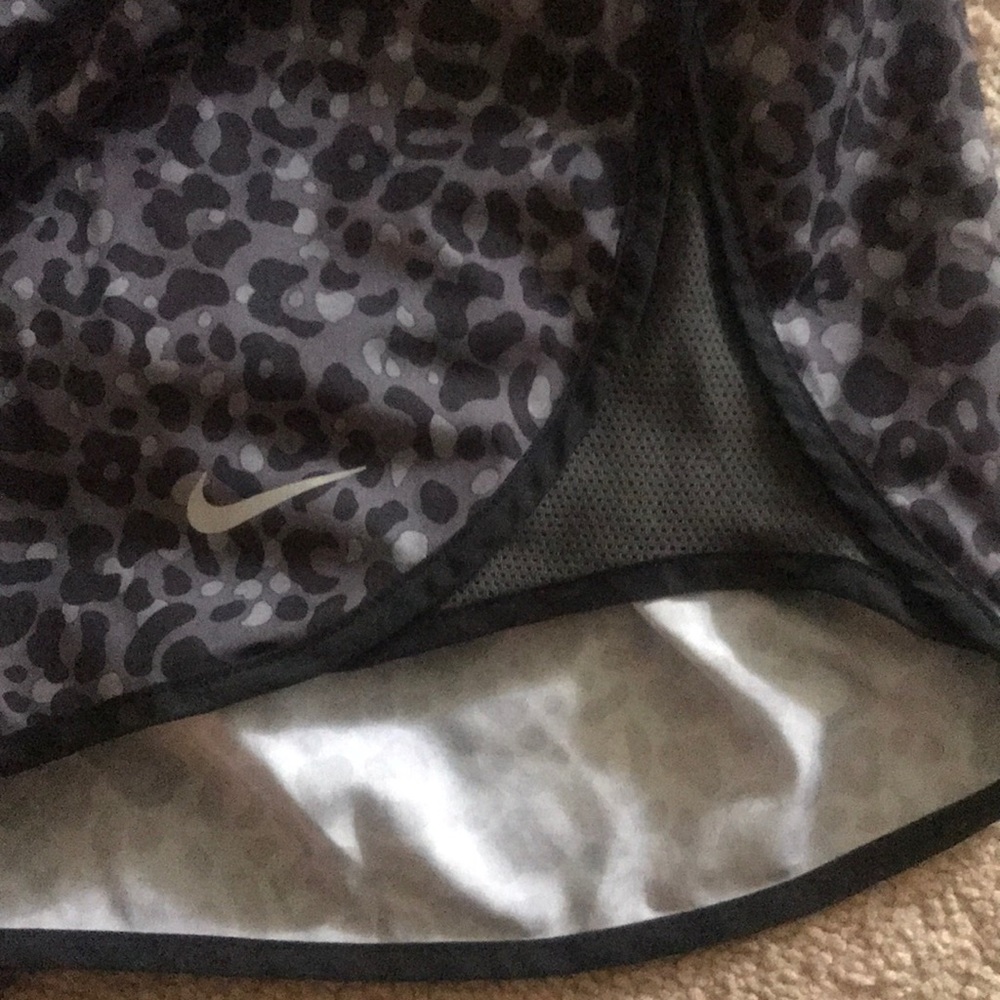 Nike Dri-Fit workout short - Picture 6 of 8
